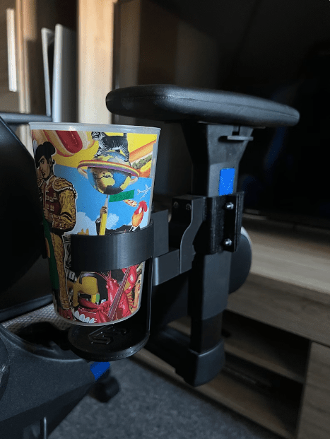 Getränkehalter für Gaming - & Bürostühle – mit verstellbarem Winkel - Exact Designs