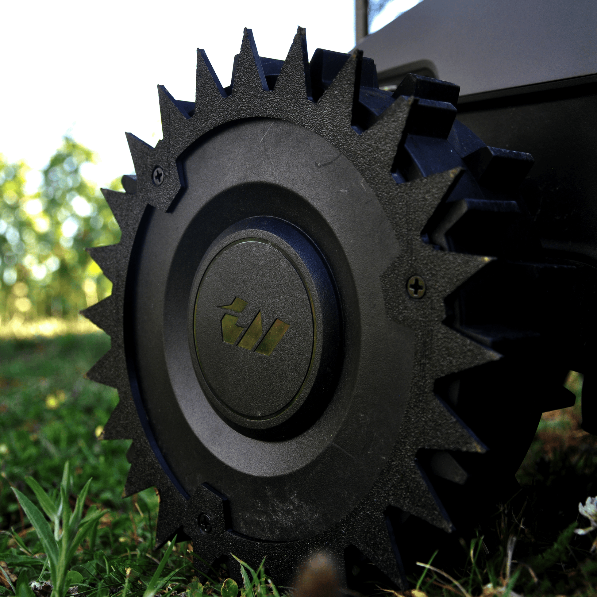 Mammotion Yuka Mini – Spikes für besseren Grip - Exact Designs