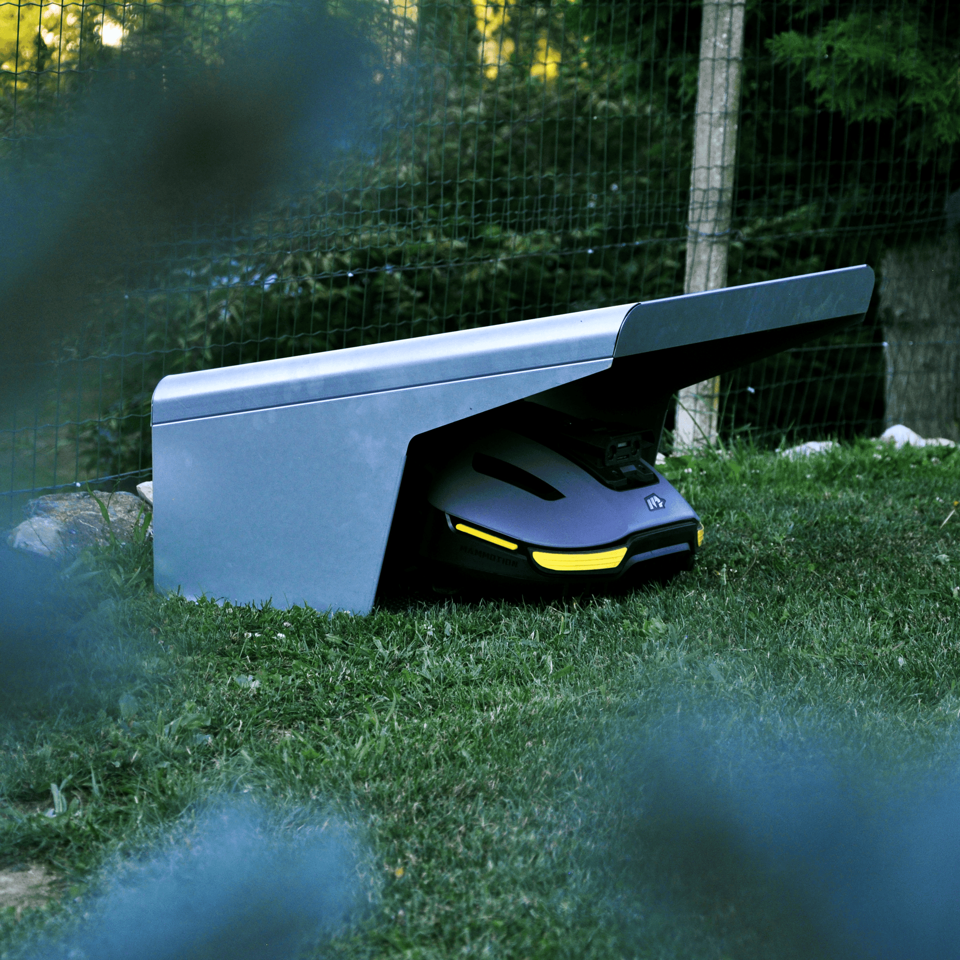 Metall - Garage für Mähroboter – Schutz vor Sonne & Regen – Universal - Exact Designs