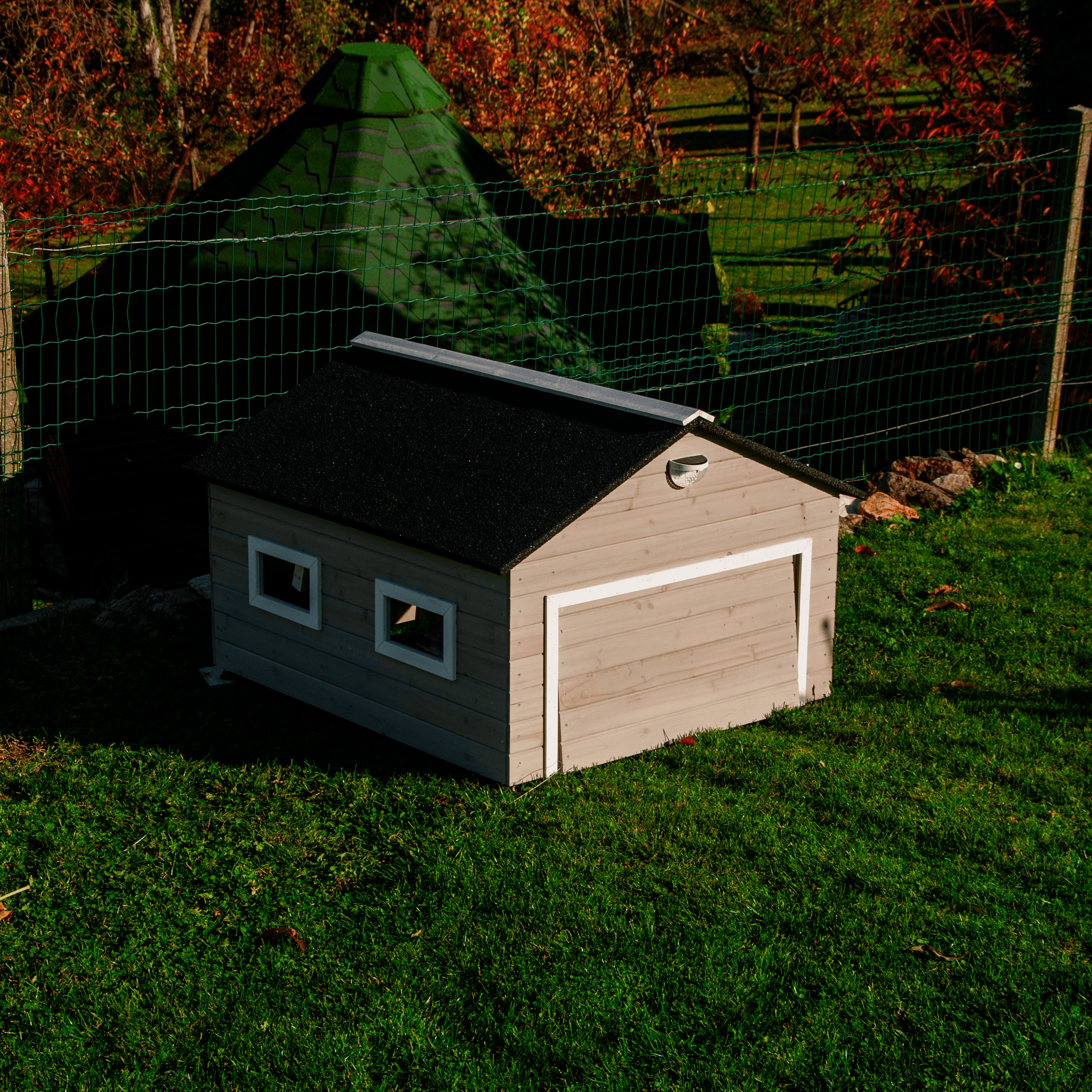 My Robot Home Plus – Automatische Garage für Mähroboter - Exact Designs