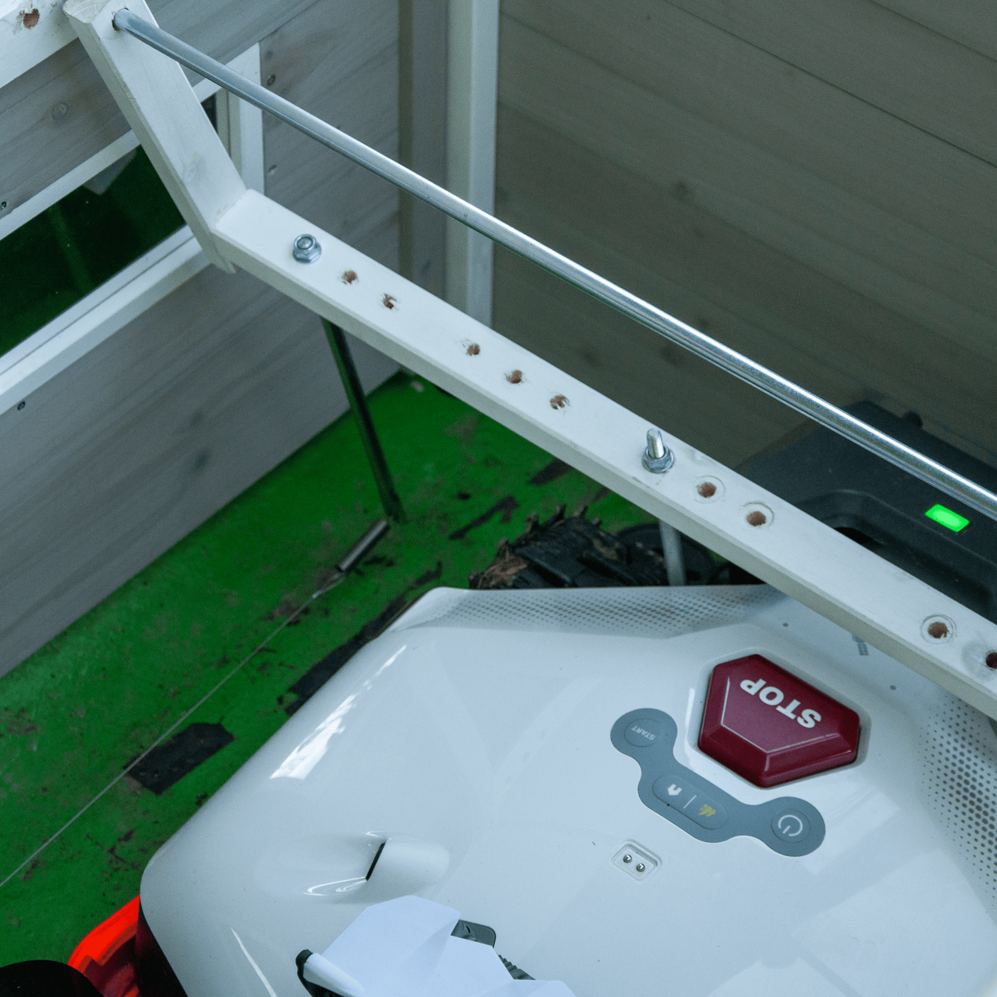 My Robot Home Plus – Automatische Garage für Mähroboter - Exact Designs